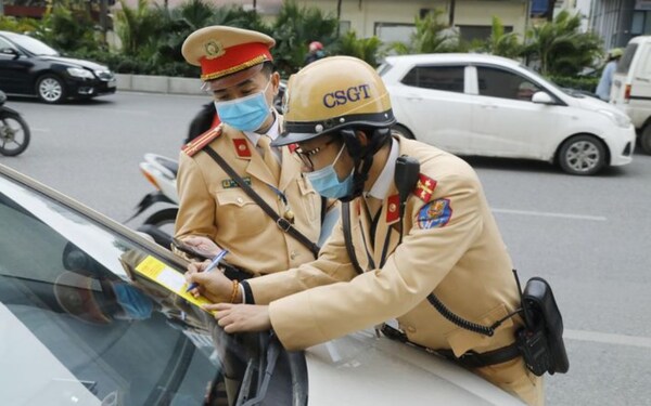 vượt đèn đỏ phạt bao nhiêu