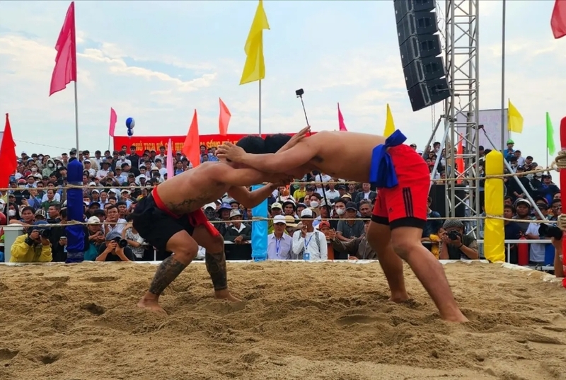 Wrestling là môn đấu vật sử dụng kỹ thuật khống chế và ghi điểm trên thảm