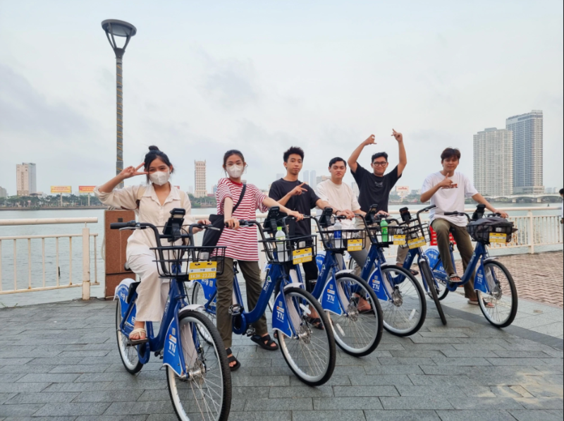 Sử dụng phương tiện công cộng, đi bộ, đi xe đạp và bảo dưỡng xe định kỳ giúp giảm phát thải trong đô thị.